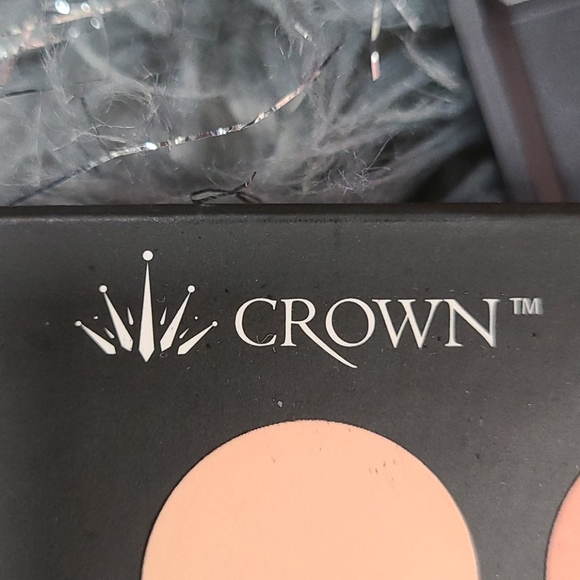 Makeup - Picture 2 of 5